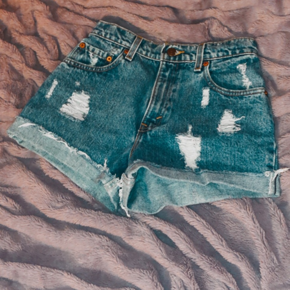 SIZE 4 LEVI’S SHORTS